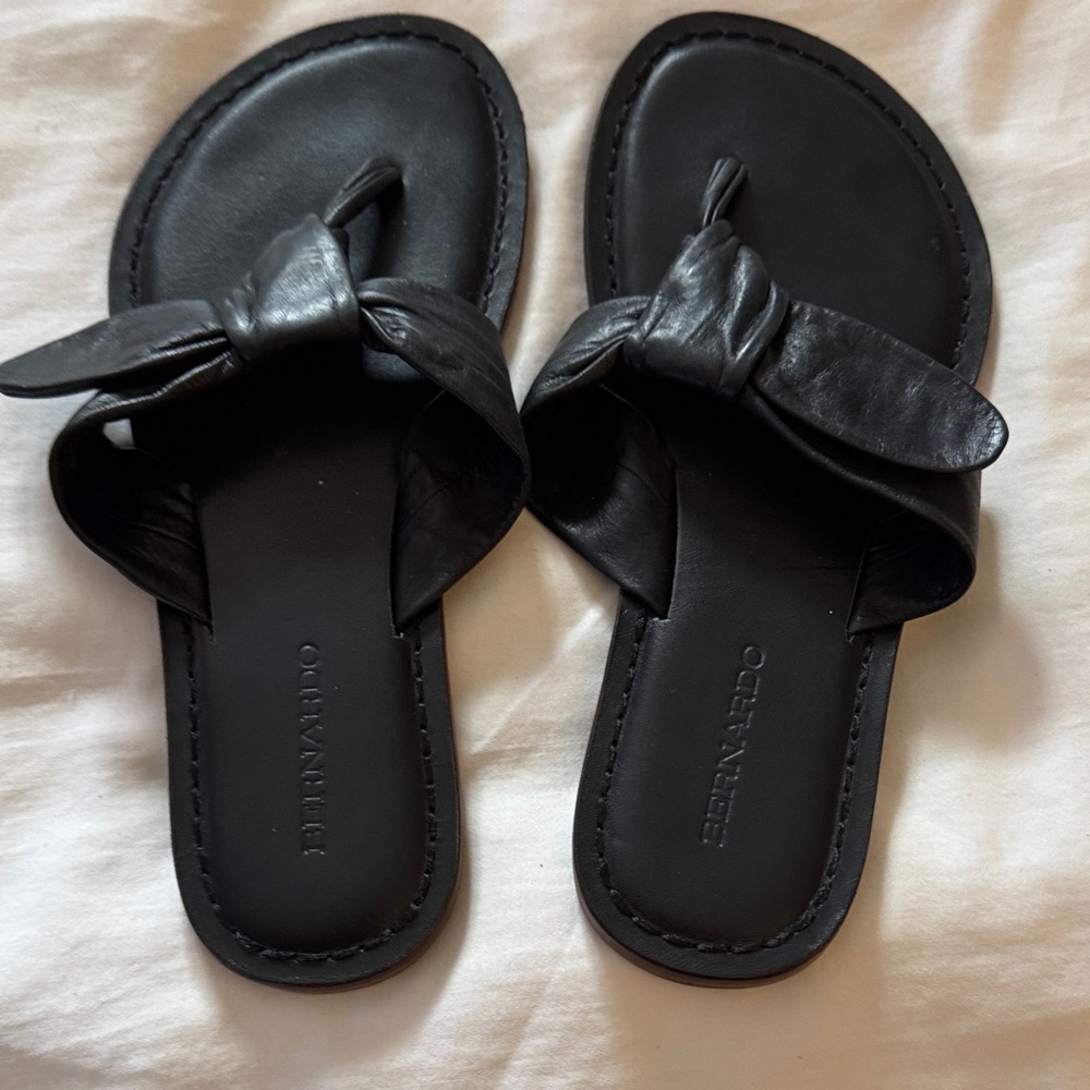 Bernardo Women's Black Leather Slide Sandals